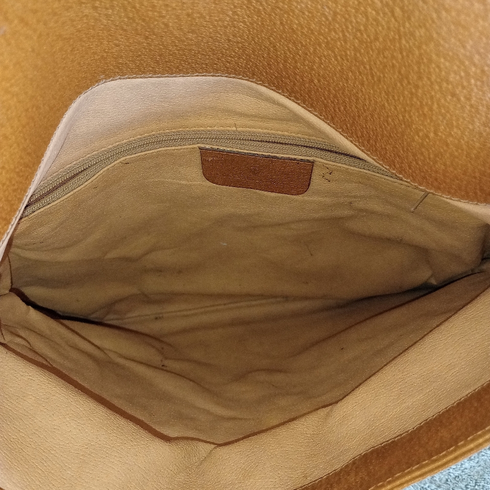 GUCCI PVC GG Supreme Clutch - Cream w/ Tan Leather - Picture 7 of 16